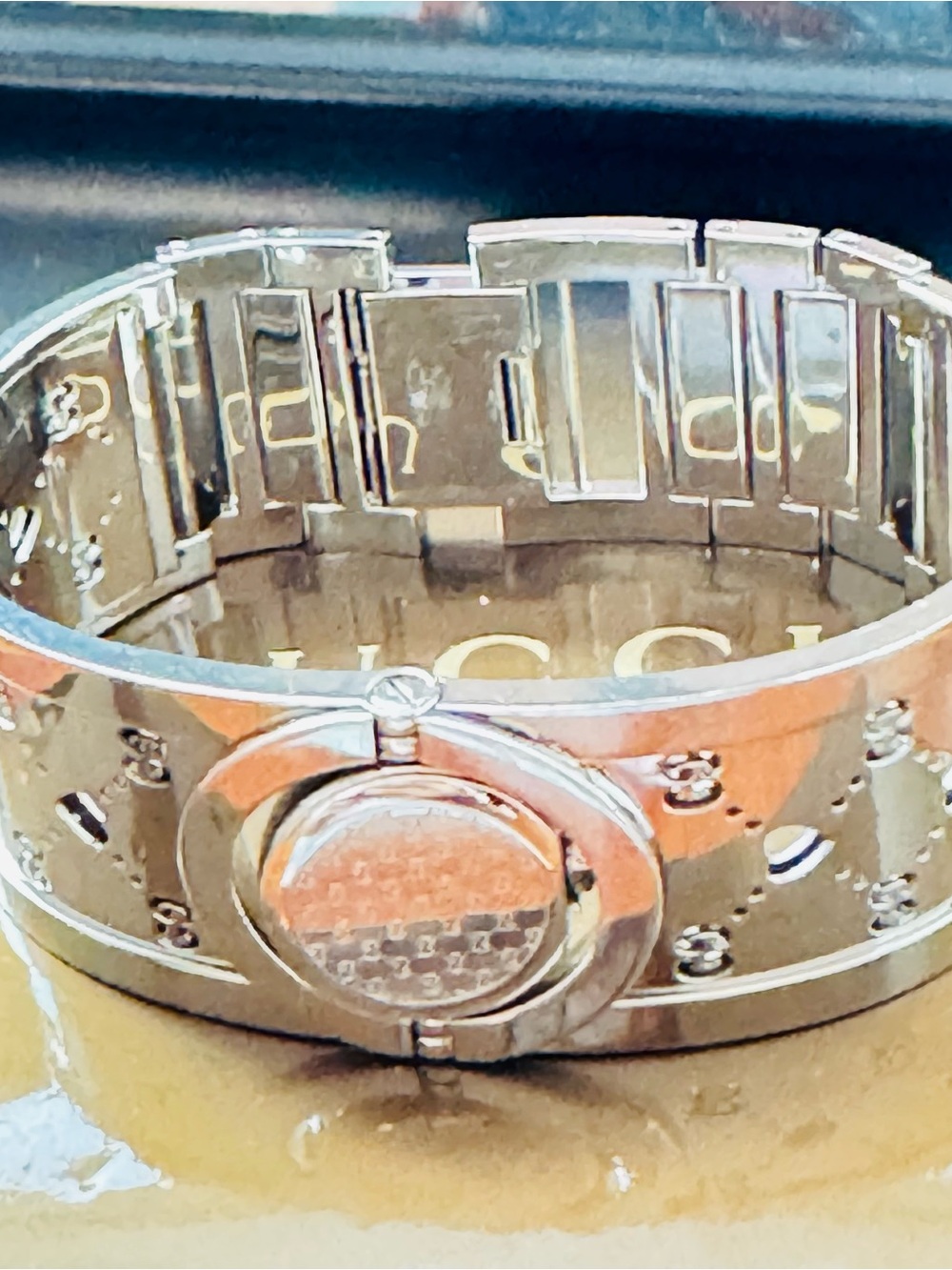 Gucci Twirl Heart Bangle SS Mother of pearl Reversible dial 16mm Watch - Picture 4 of 6